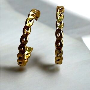 Elegant Gold Hoop Earrings